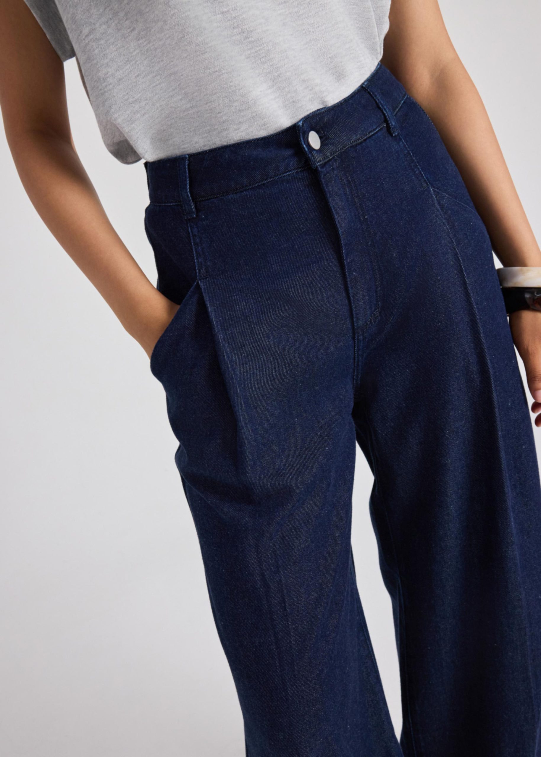 Pleated Wide Leg Jeans - Image 5