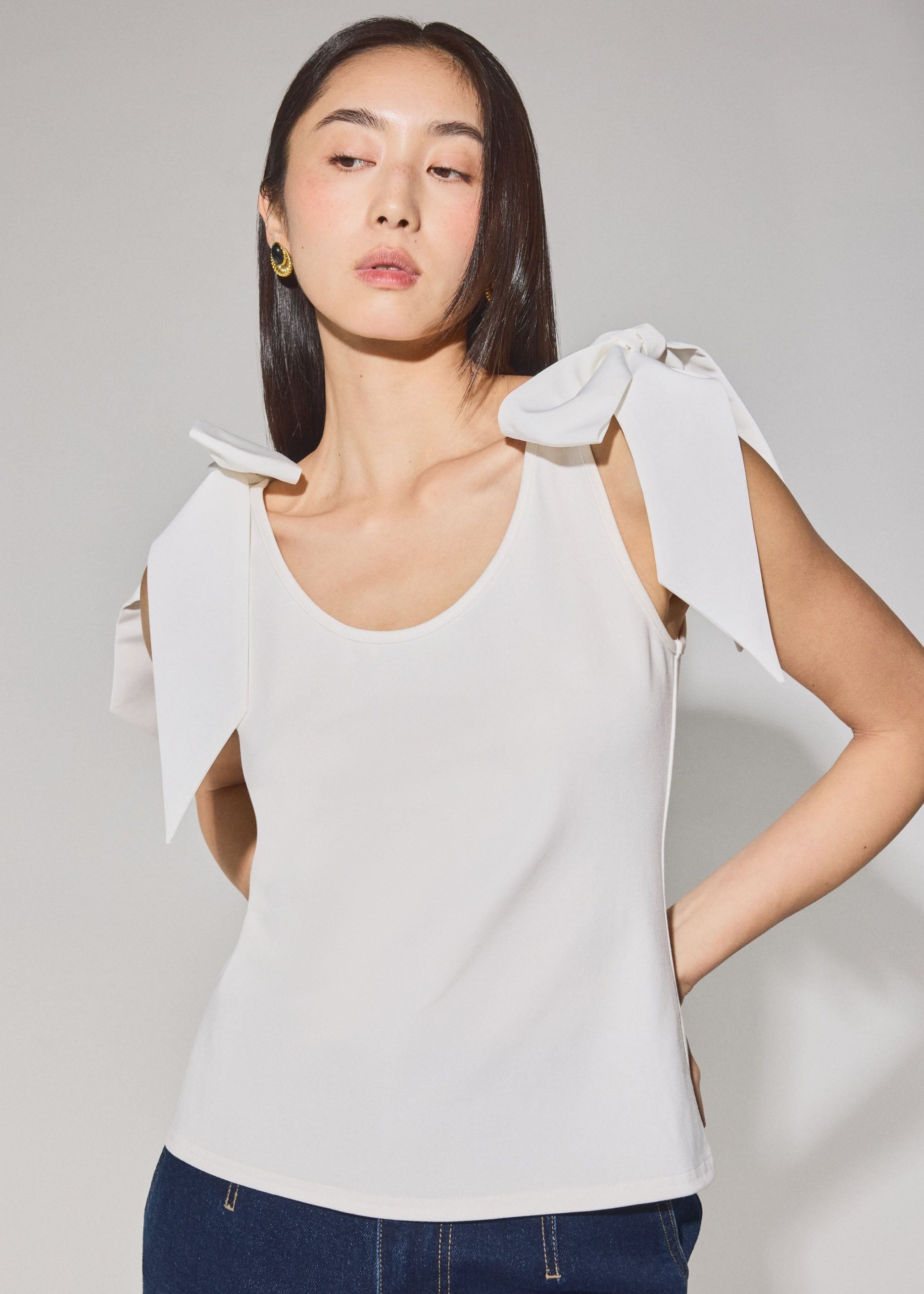 Ribbon Tie Scoop Neck Fitted Top - Image 8