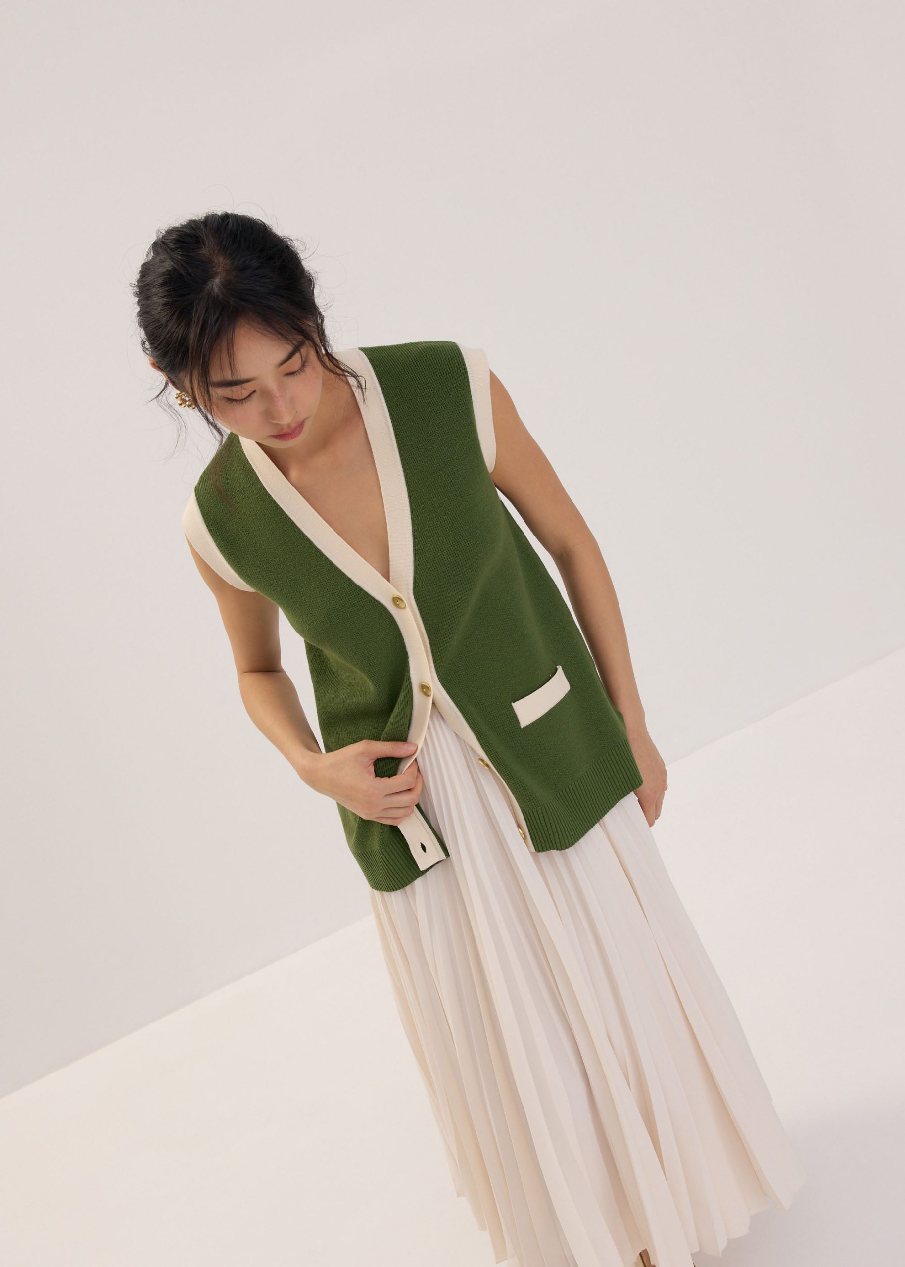 Relaxed Contrast Knit Vest - Image 9