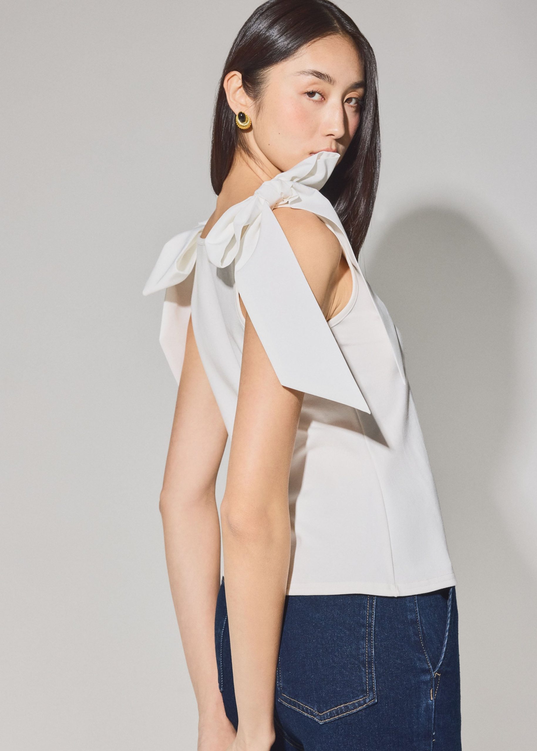 Ribbon Tie Scoop Neck Fitted Top - Image 11