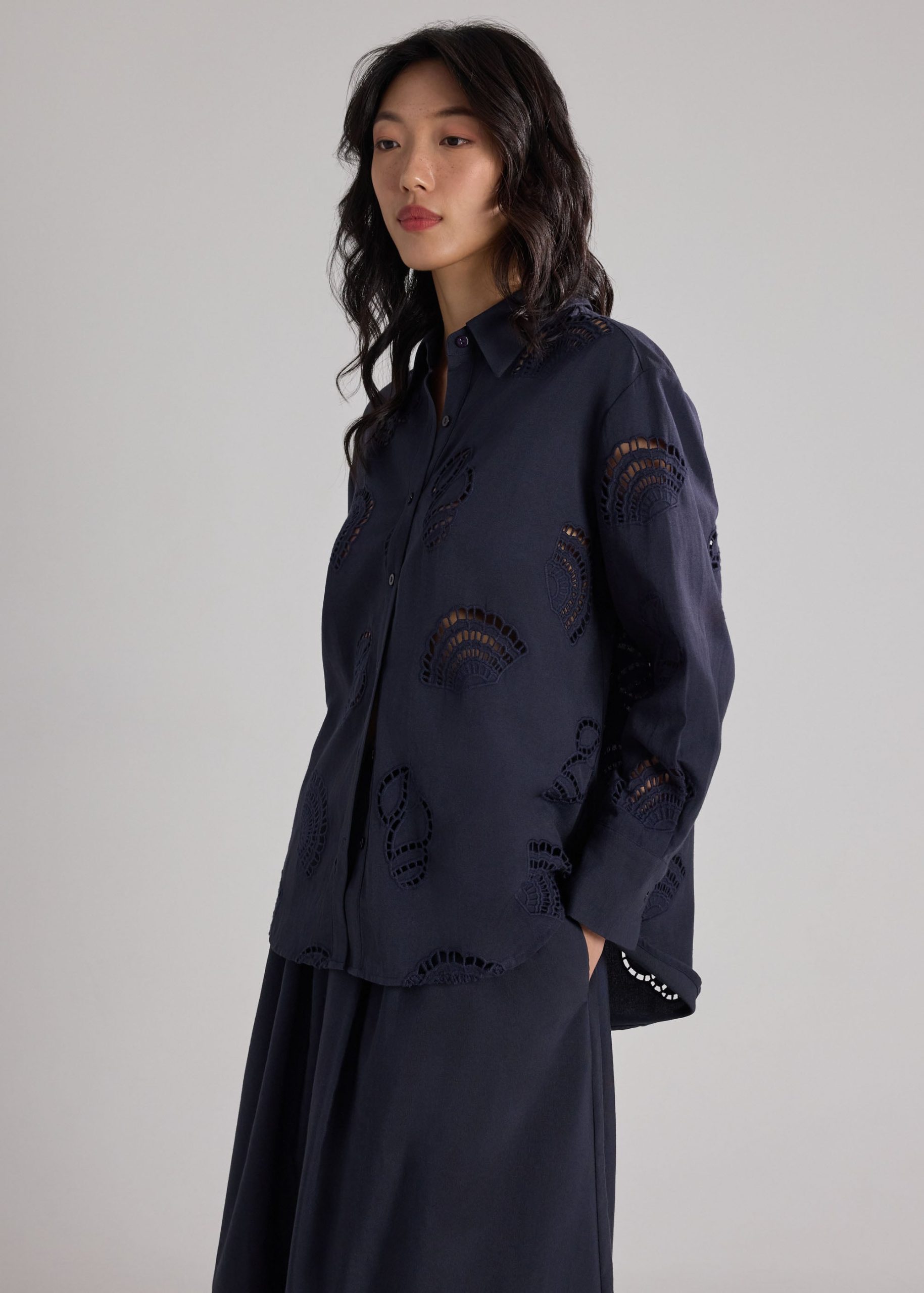 RuchedReady® Shirt in Tidal Escape Broderie - Image 8