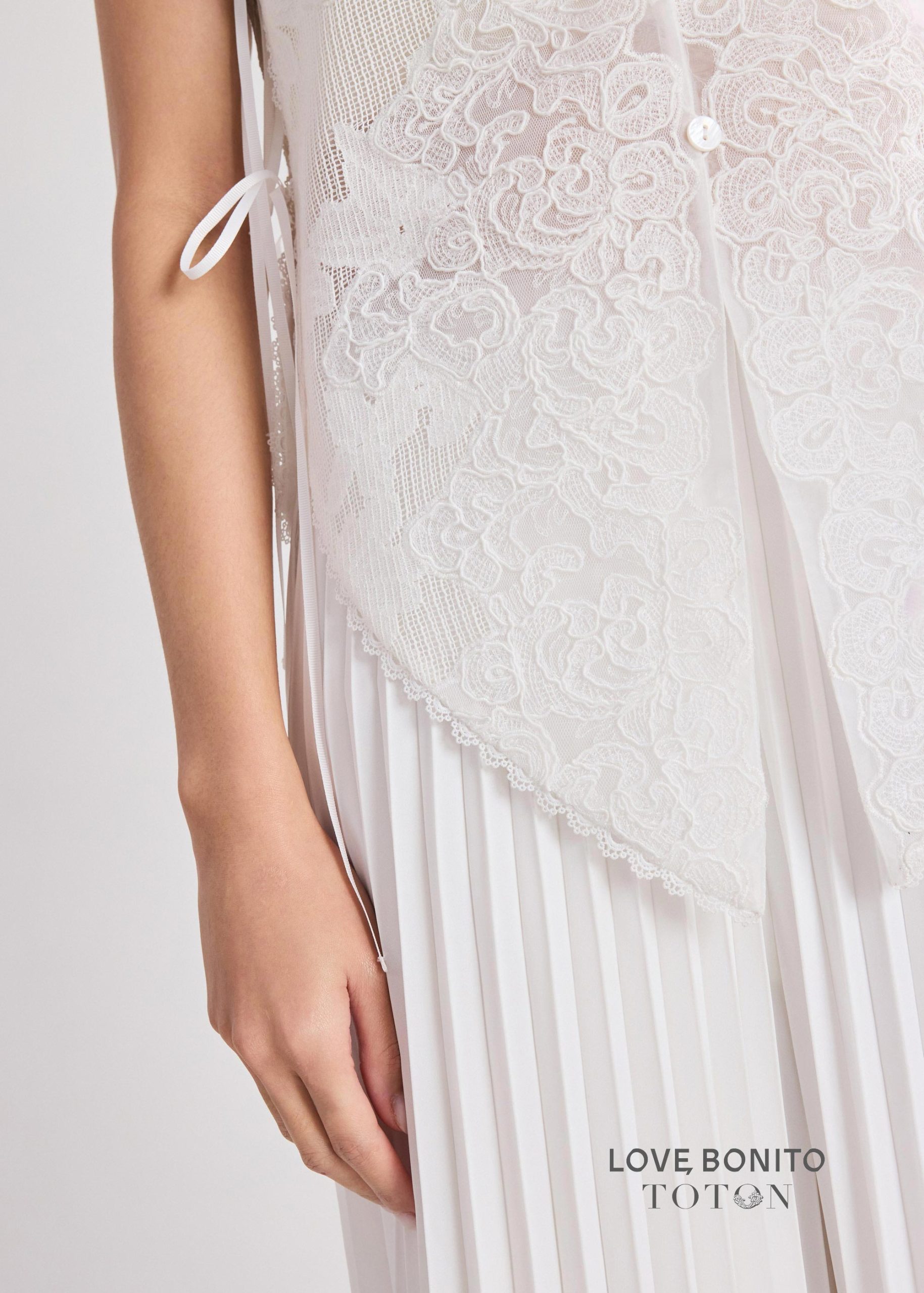 Love, Bonito x TOTON Lace Kebaya Vest - Image 15