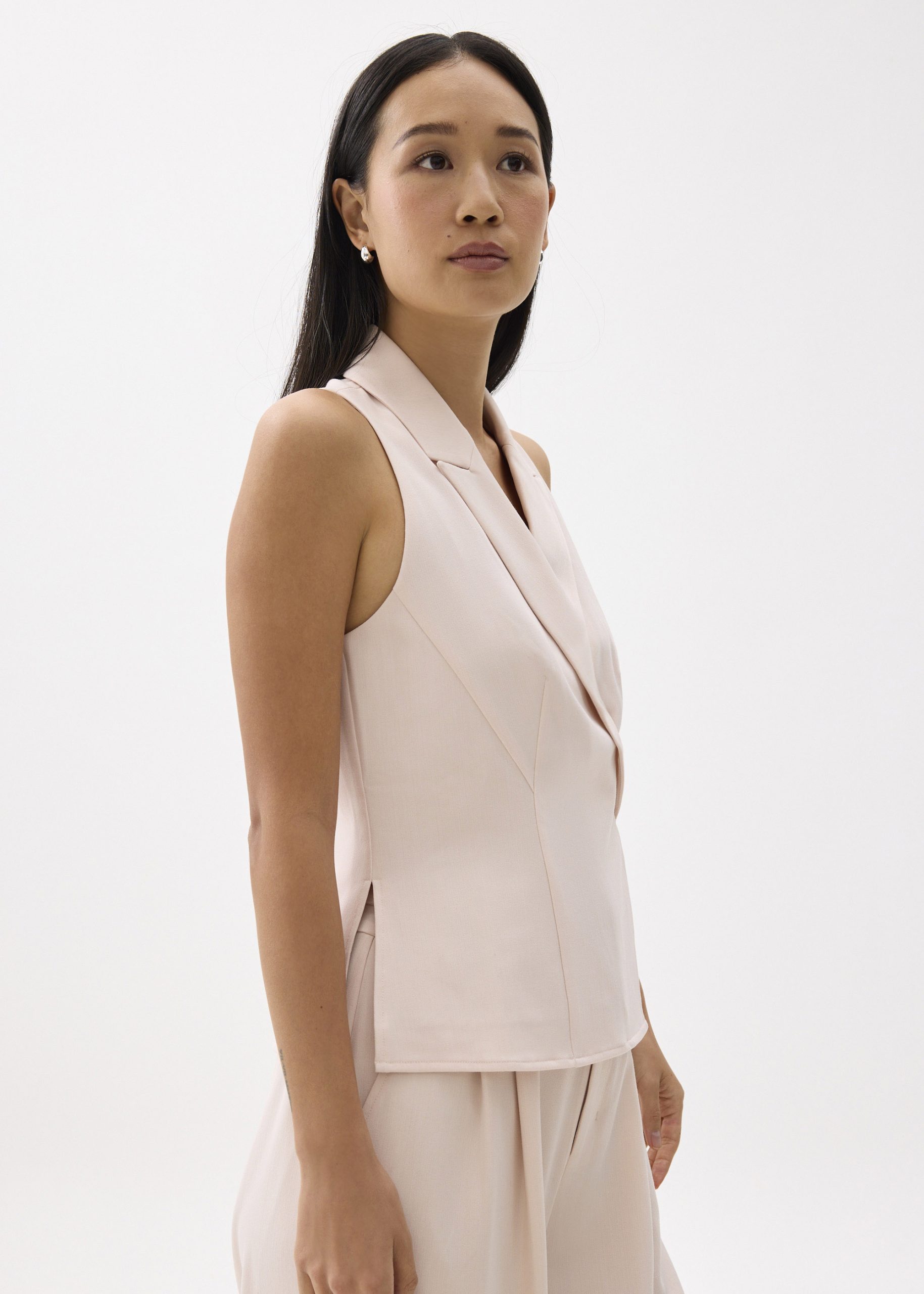 Juni Sleeveless Blazer Top - Image 5