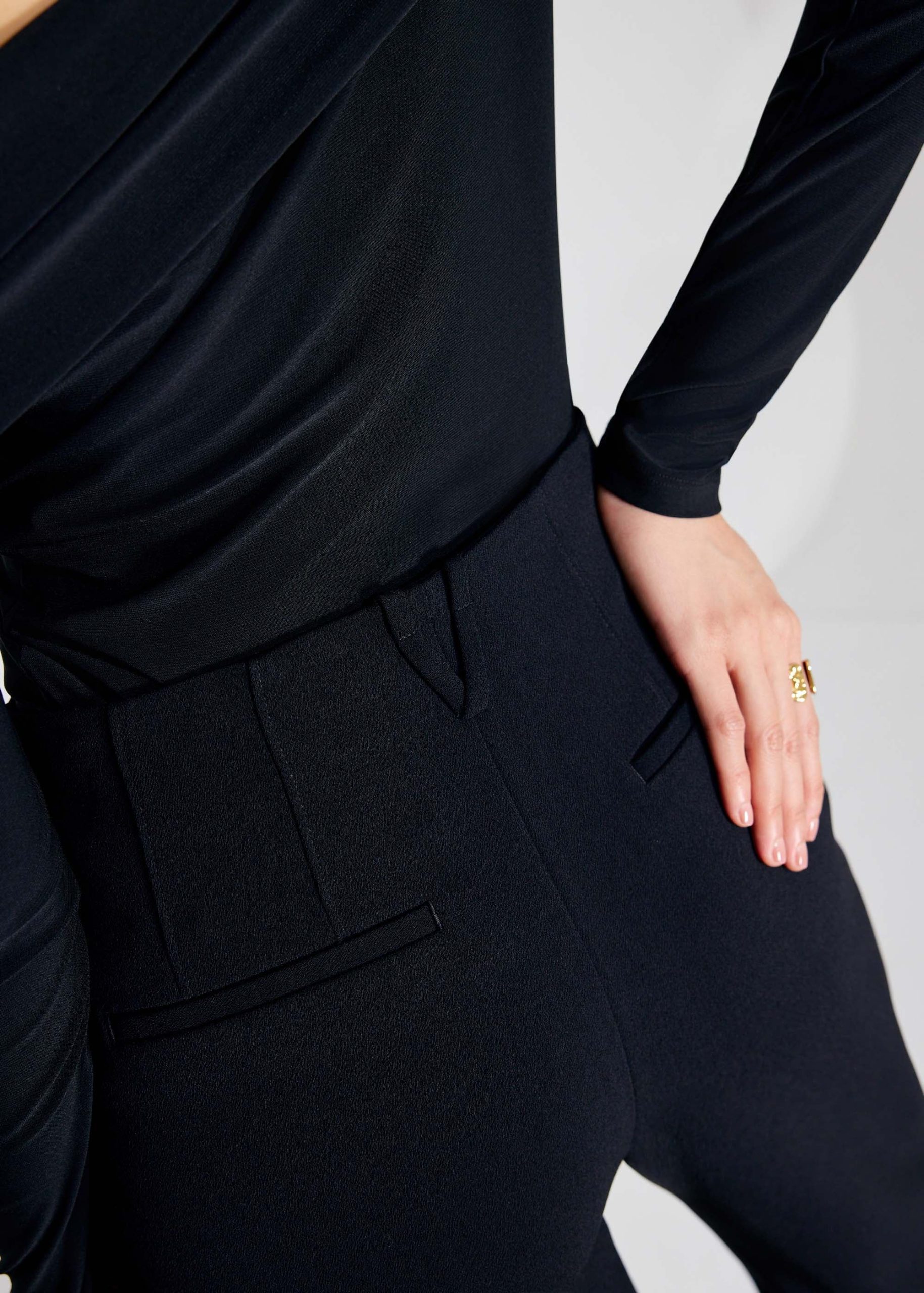 Leggy??Pvara Crepe Kick Flare Pants - Image 7