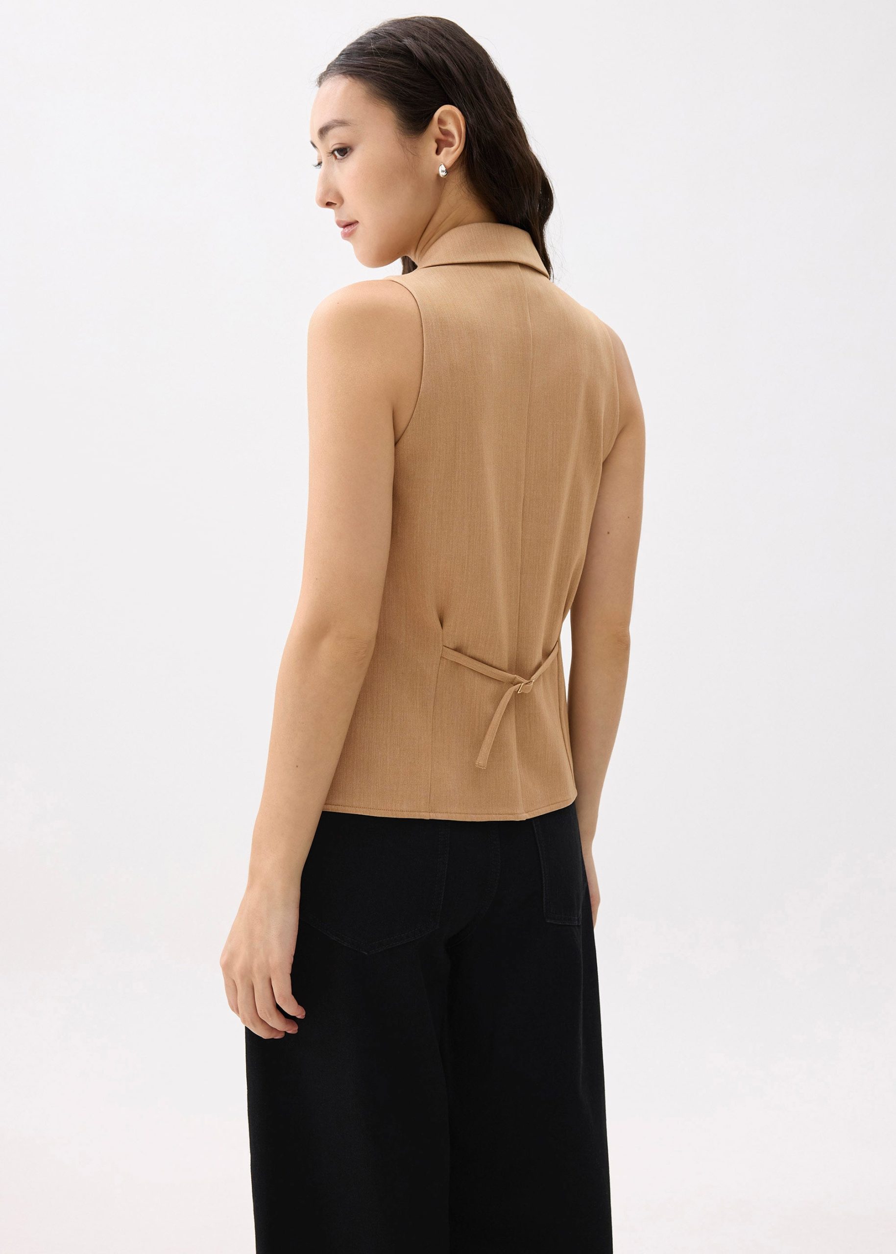 Juni Sleeveless Blazer Top - Image 24