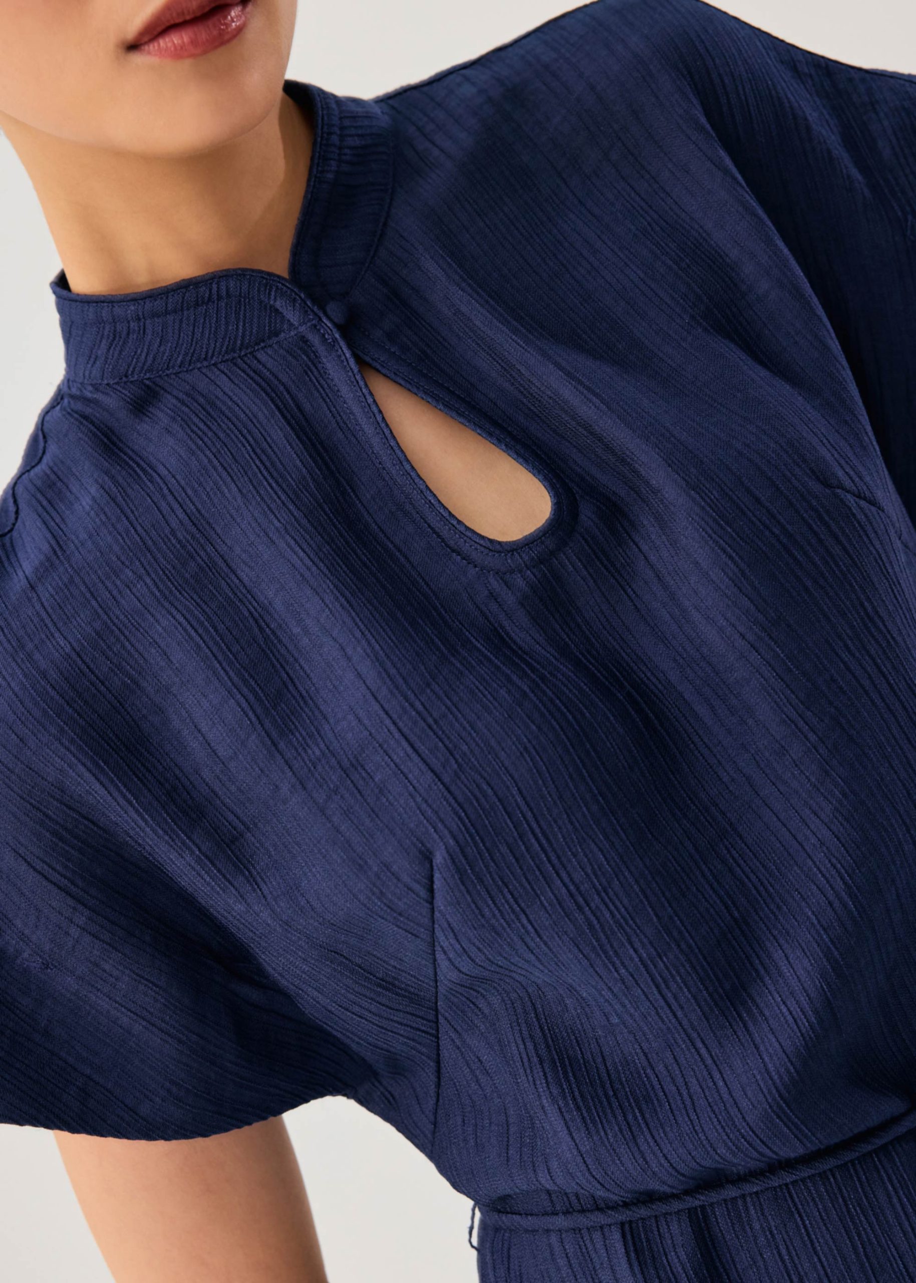 Detachable Sash Tie Crinkled Mandarin Collar Column Midi Dress - Image 2