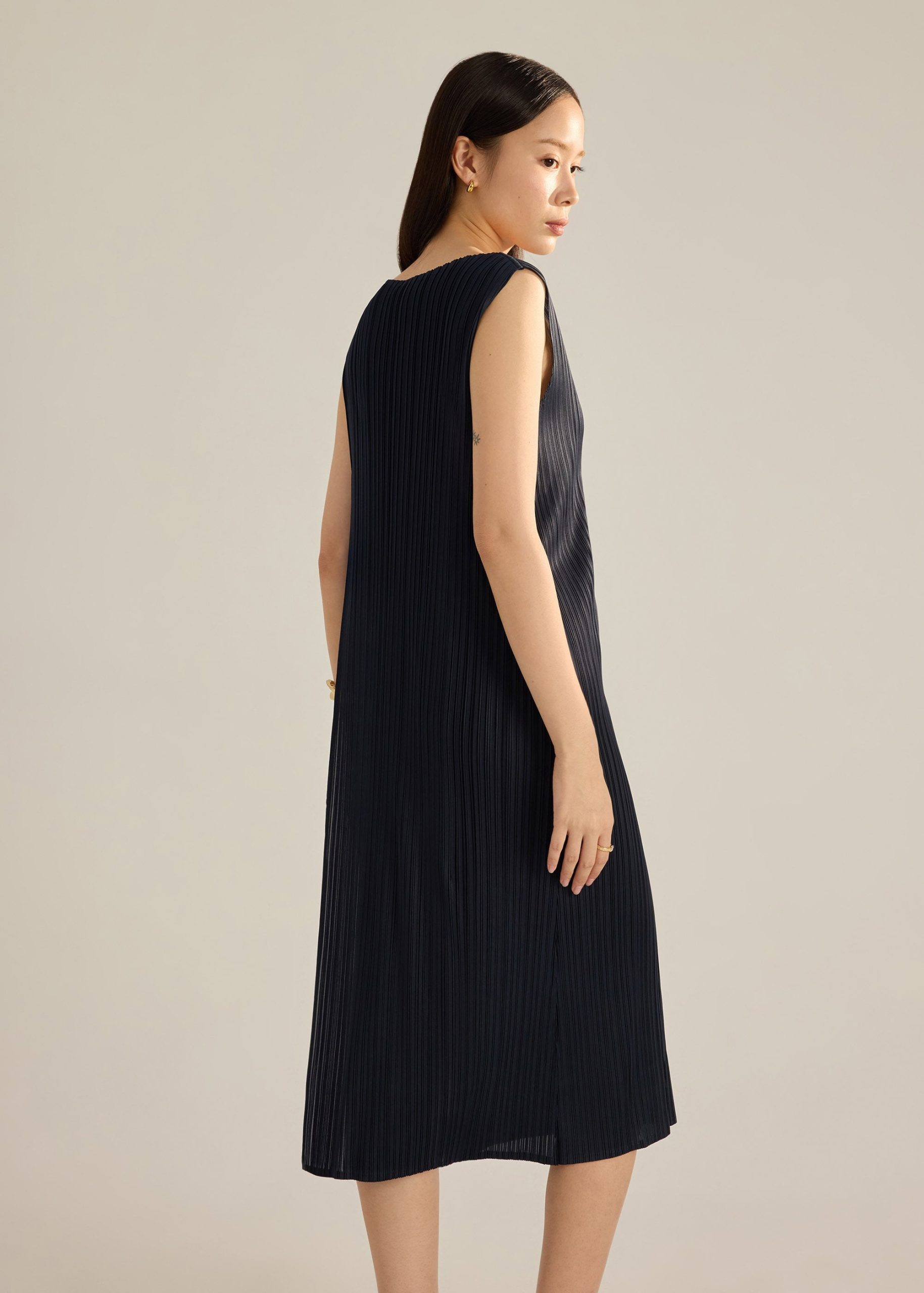 Rumi Plissé Column Dress - Image 7
