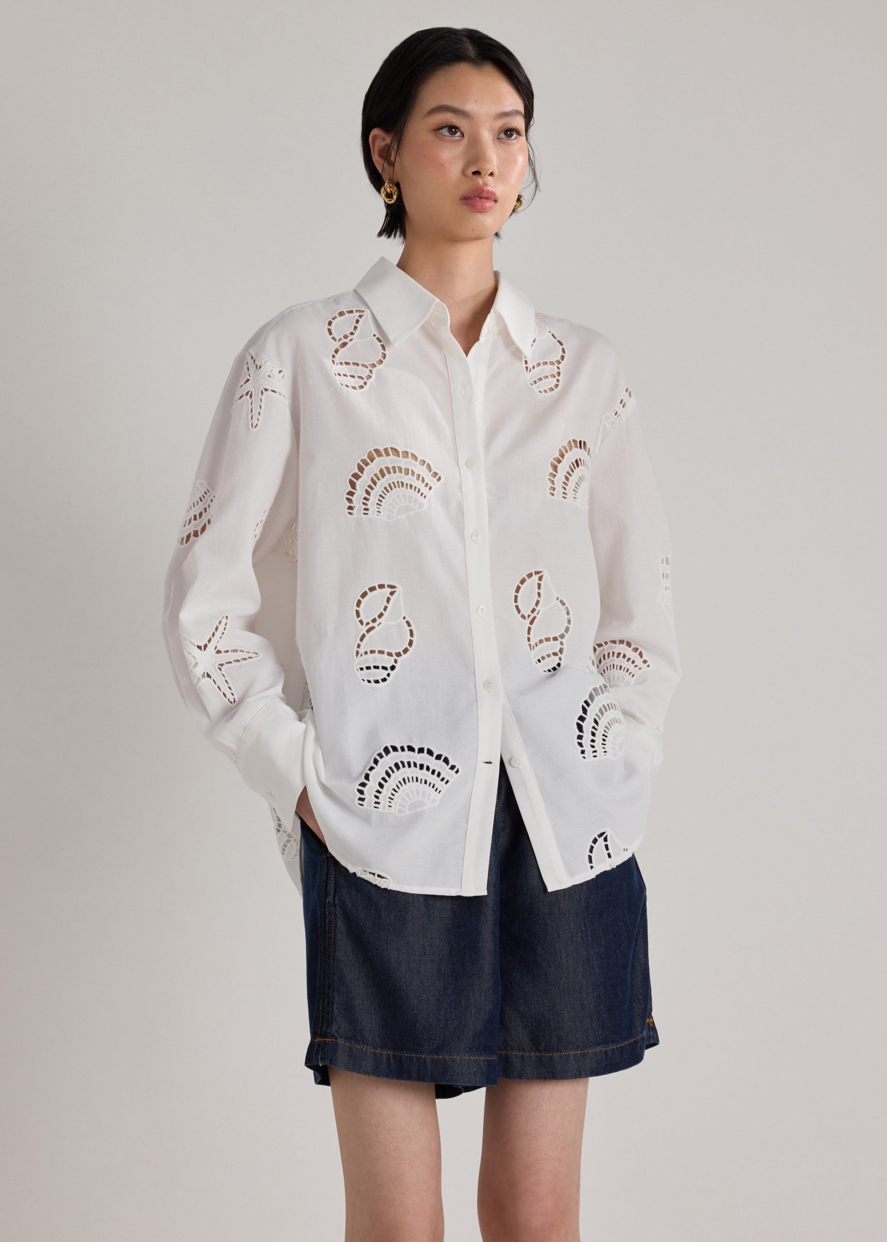 RuchedReady® Shirt in Tidal Escape Broderie - Image 3