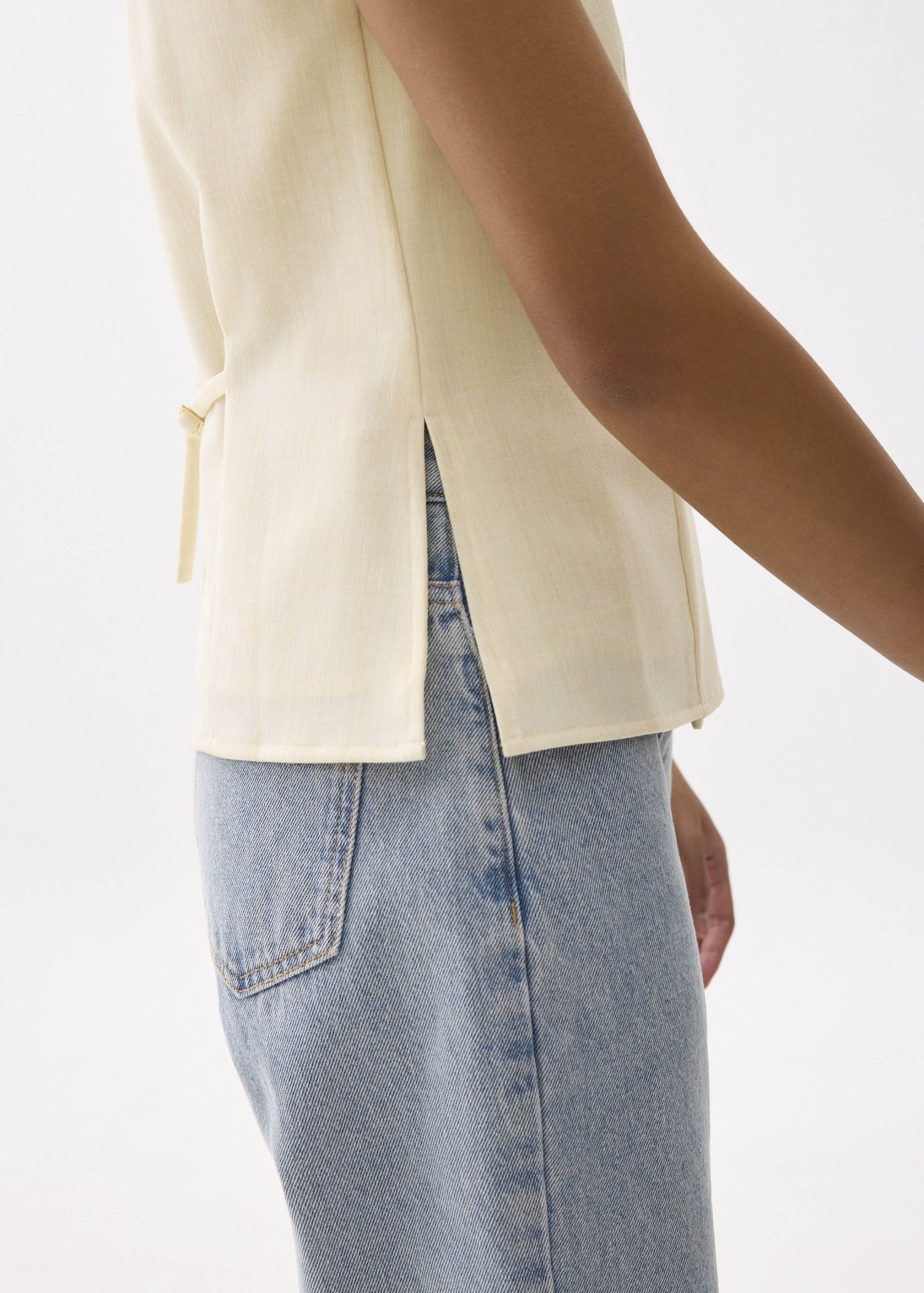 Juni Sleeveless Blazer Top - Image 10