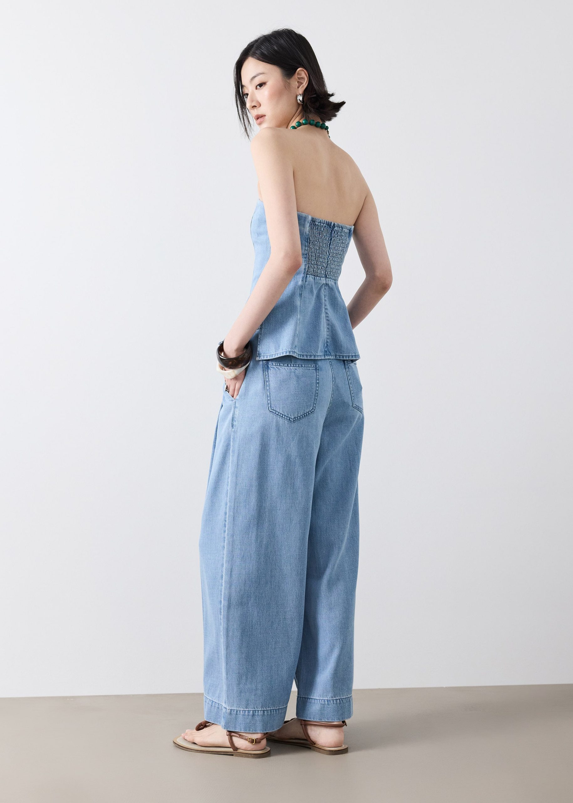 Pleated Wide Leg Jeans - Image 15