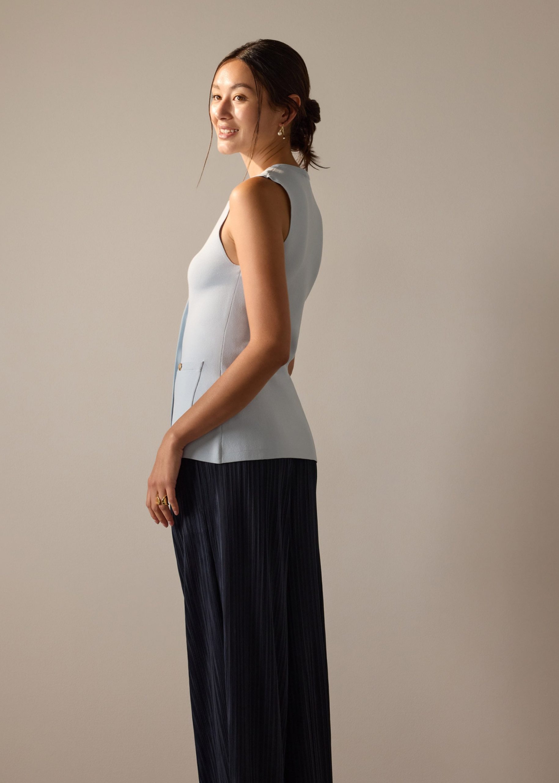 Ayami Knit Fitted Vest - Image 12