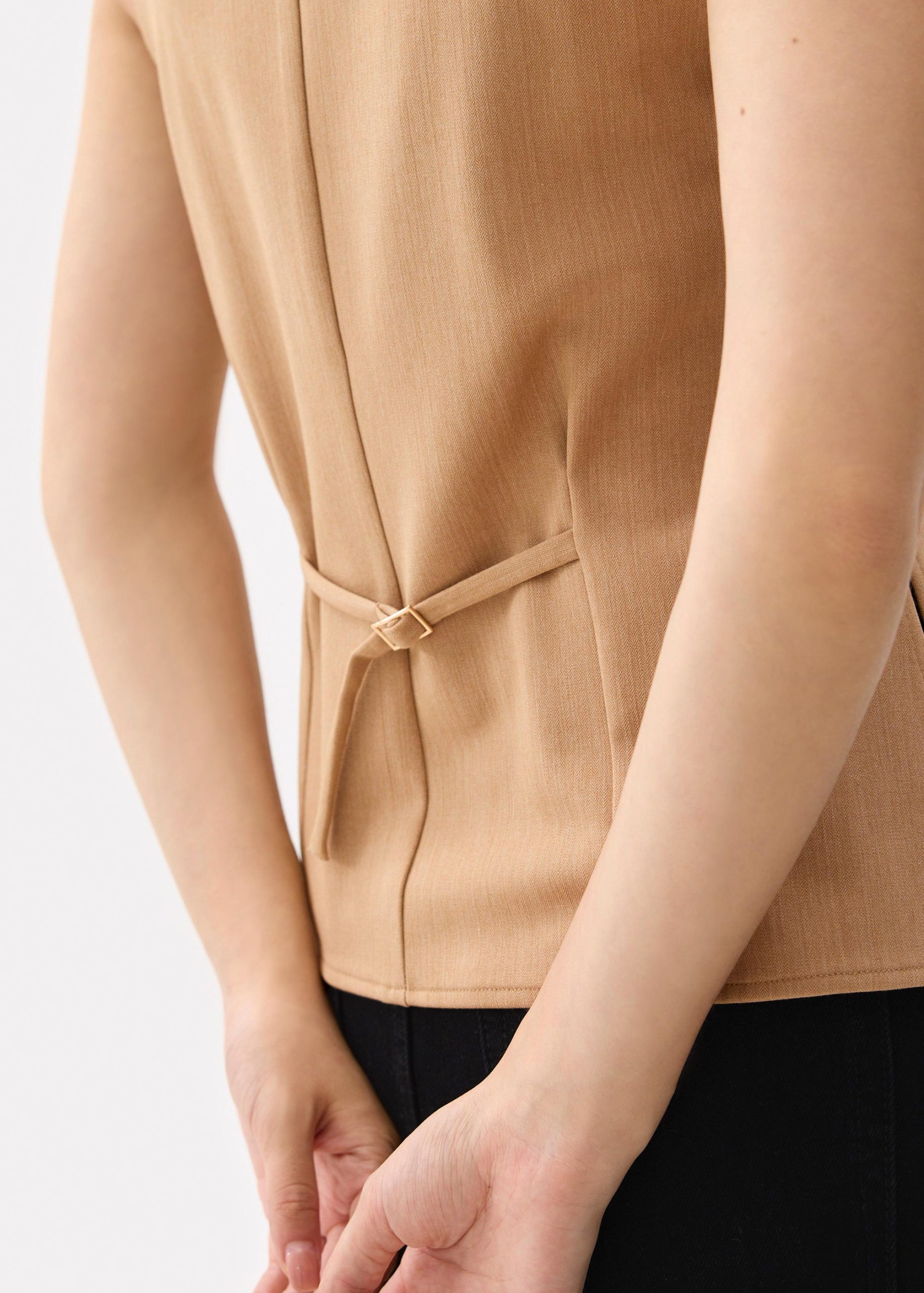 Juni Sleeveless Blazer Top - Image 25