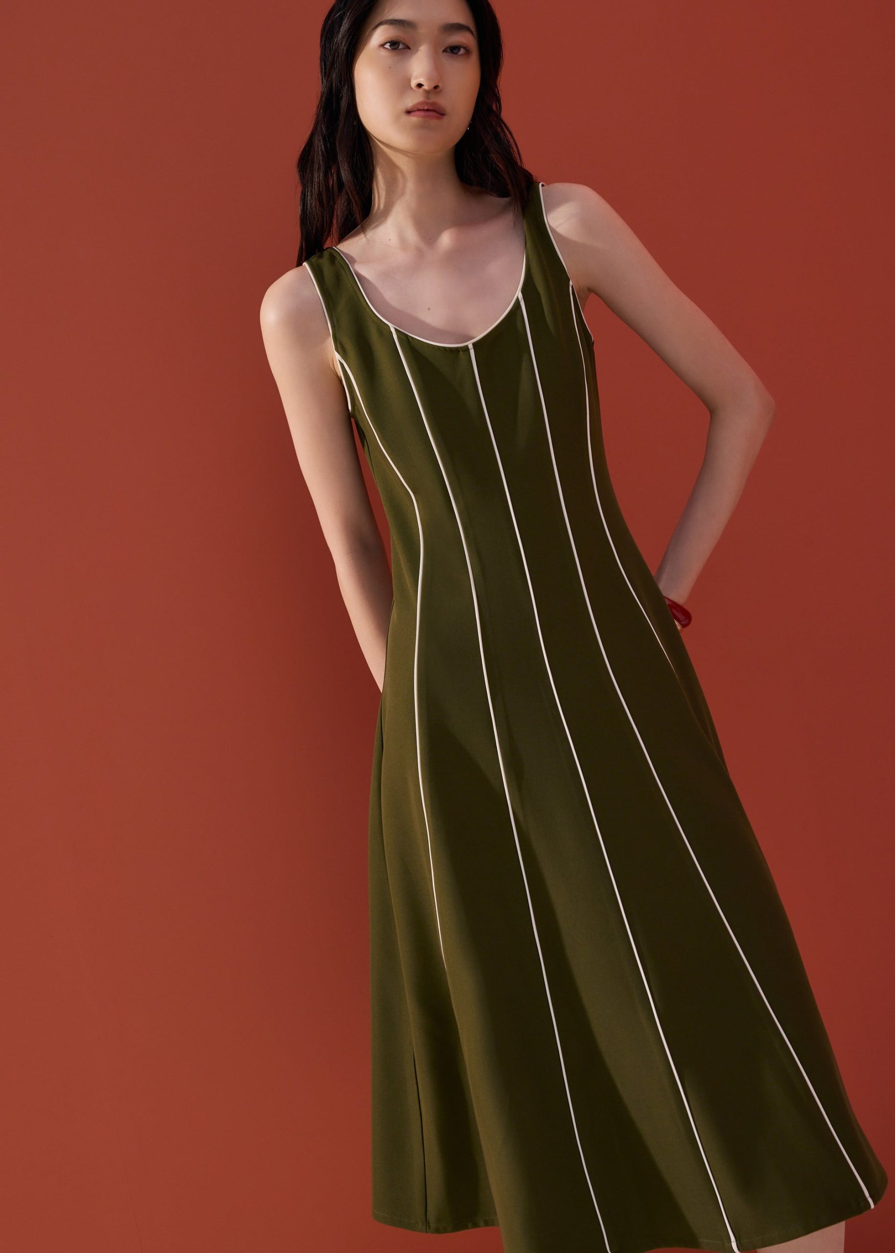 Contrast Colour Panelled V-neck Fit & Flare Midi Dress - Image 7