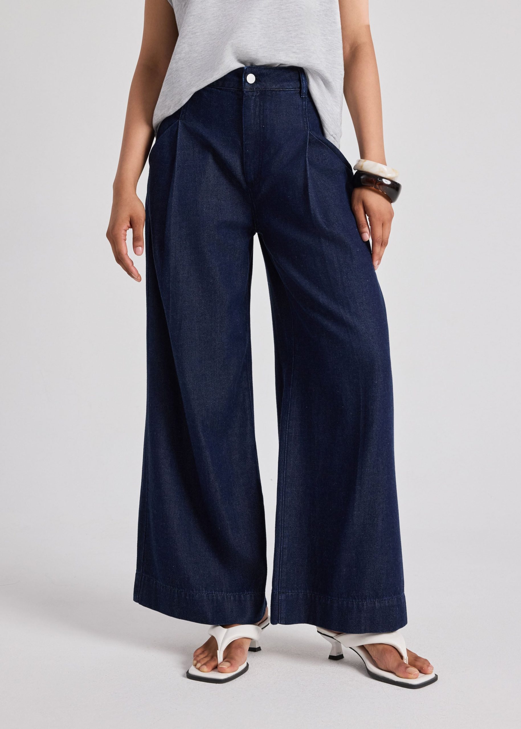 Pleated Wide Leg Jeans - Image 2