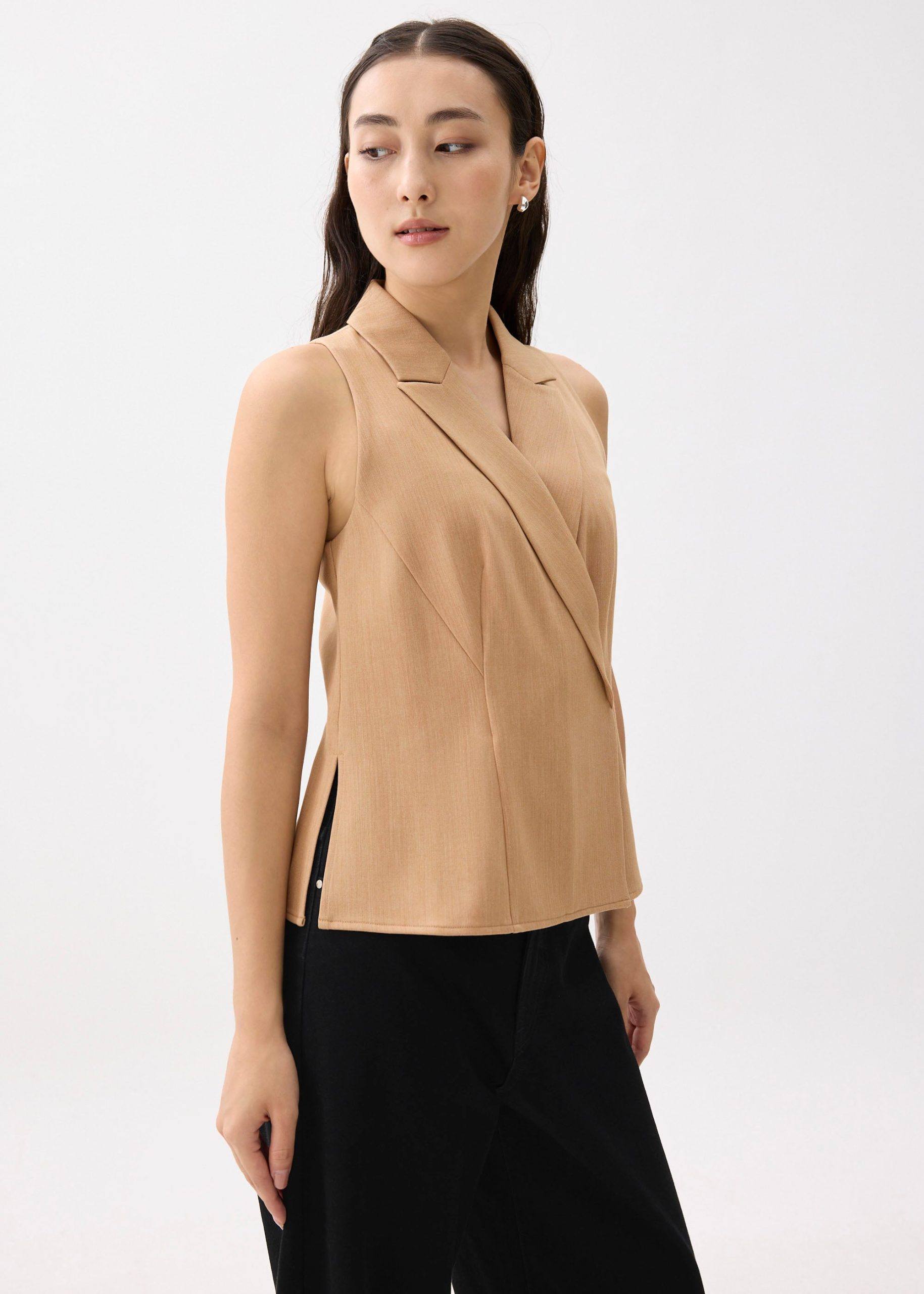 Juni Sleeveless Blazer Top - Image 23