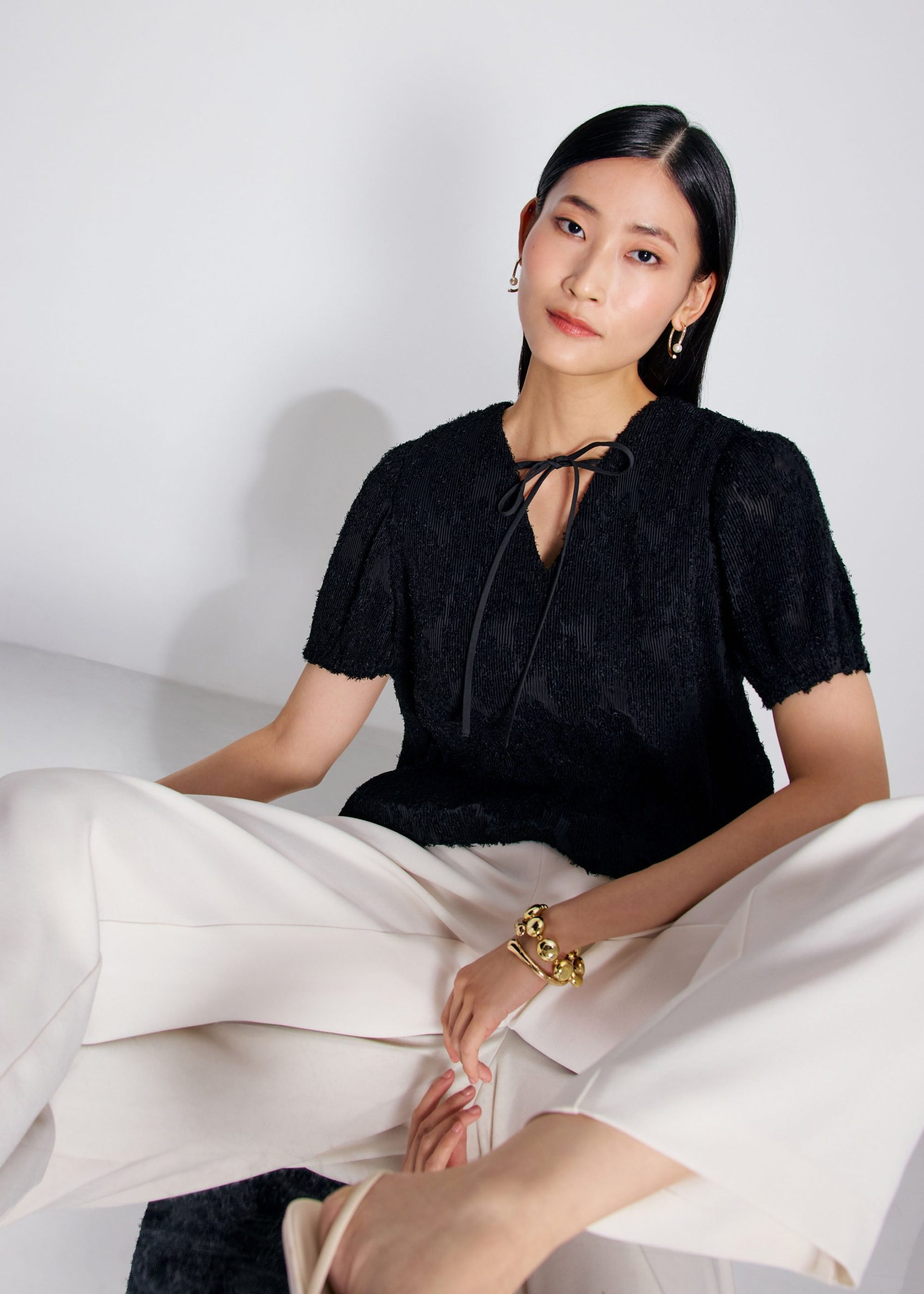 Textured Plisse Front Tie Puff Sleeve Shell Top