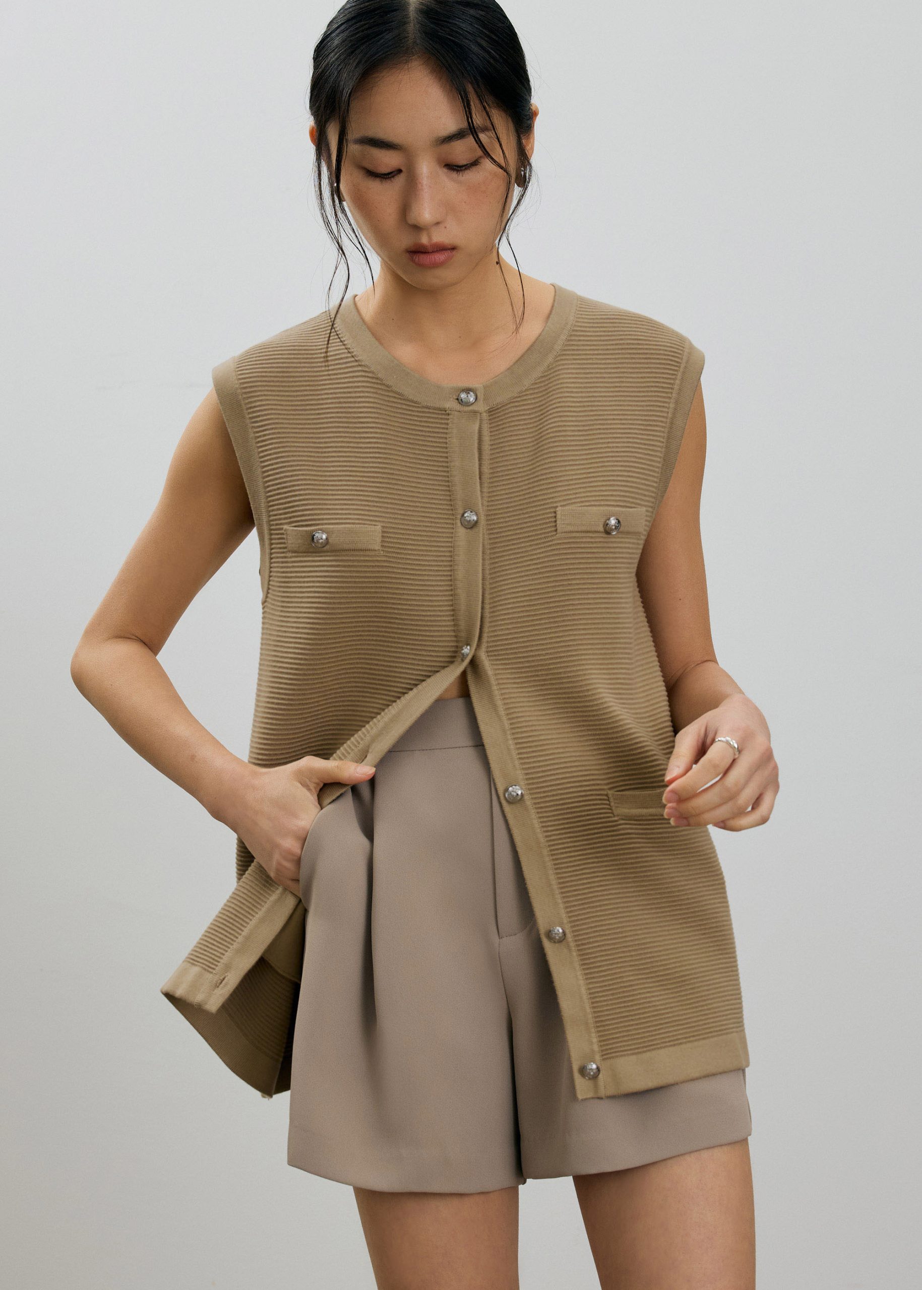Yun Boxy Knit Vest - Image 12