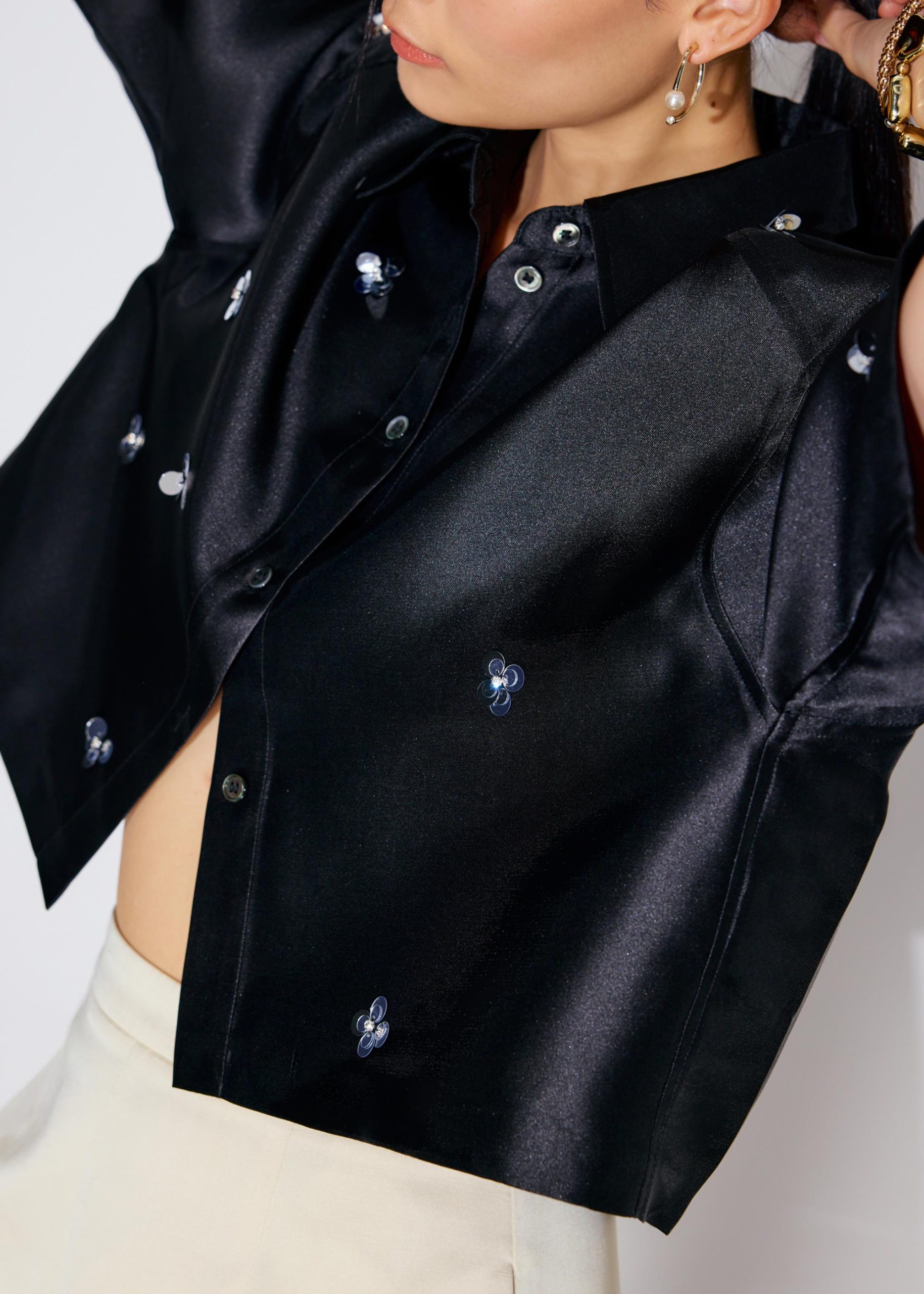 Embellished Satin Collared Boxy Crop Shirt - Image 4