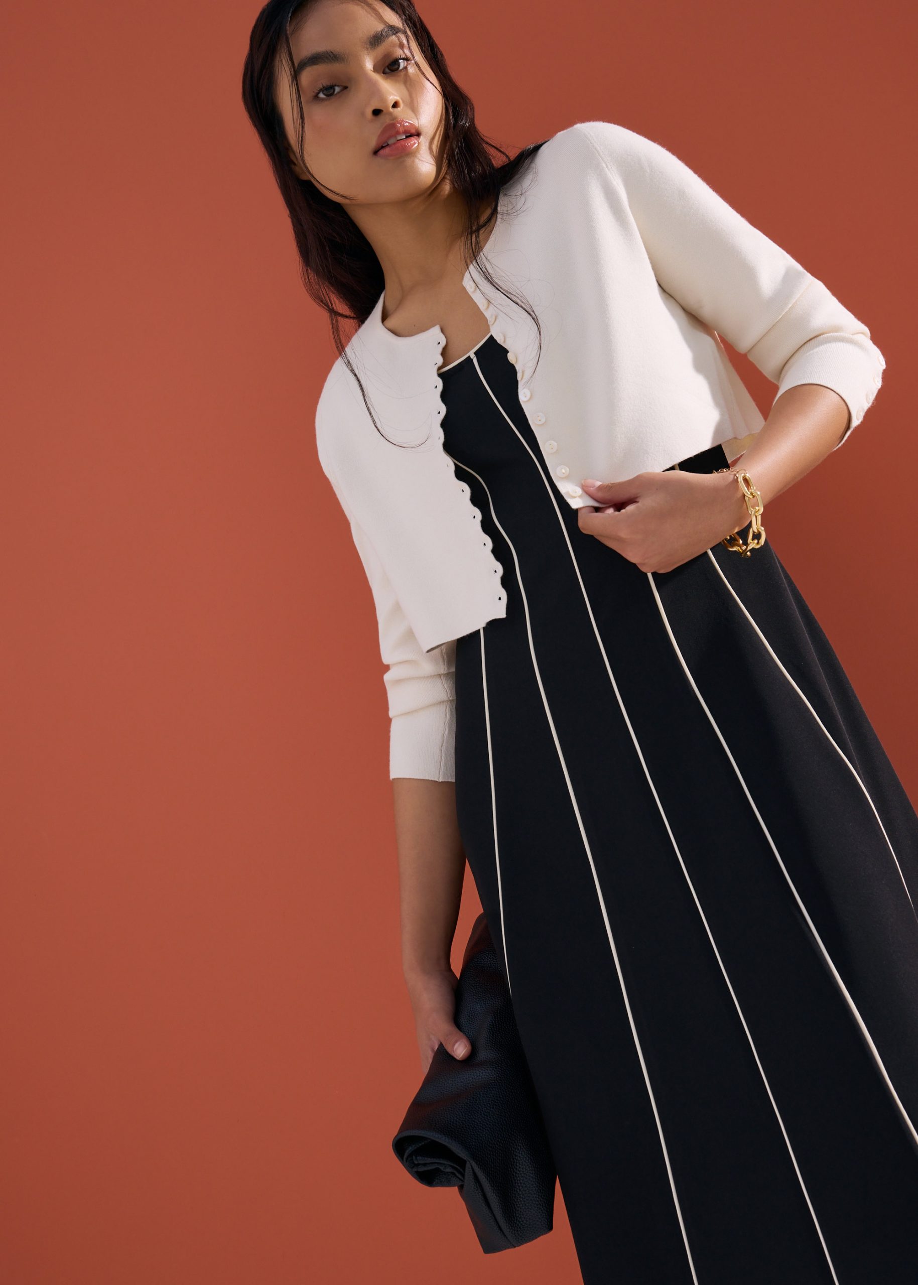 Contrast Colour Panelled V-neck Fit & Flare Midi Dress - Image 4