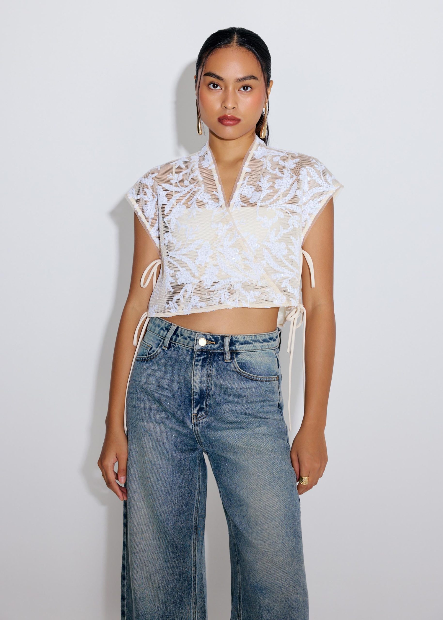 Relaxed Floral Sequin V-Neck Crop Top - Image 4